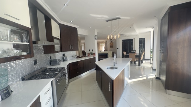 5 Bedroom Property for Sale in Serengeti Lifestyle Estate Gauteng