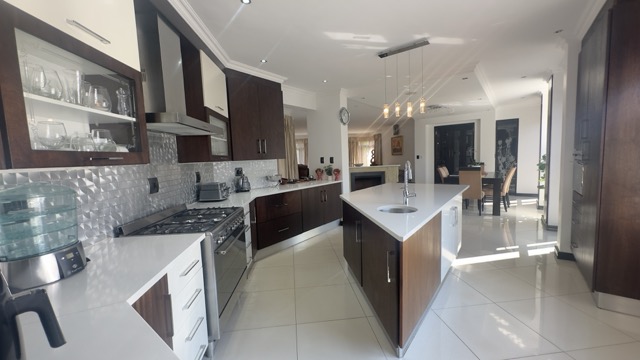 5 Bedroom Property for Sale in Serengeti Lifestyle Estate Gauteng