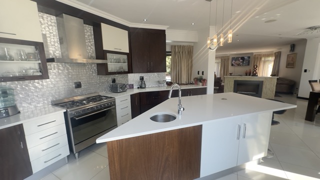 5 Bedroom Property for Sale in Serengeti Lifestyle Estate Gauteng