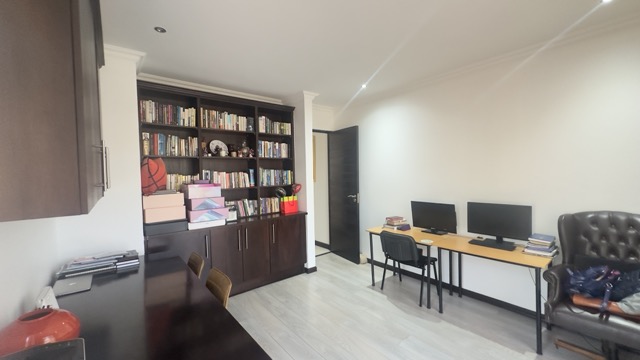 5 Bedroom Property for Sale in Serengeti Lifestyle Estate Gauteng