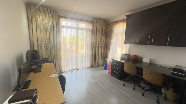 5 Bedroom Property for Sale in Serengeti Lifestyle Estate Gauteng