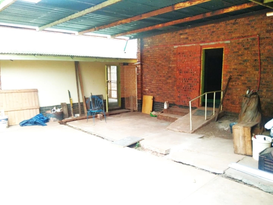 9 Bedroom Property for Sale in Magaliesmoot Gauteng