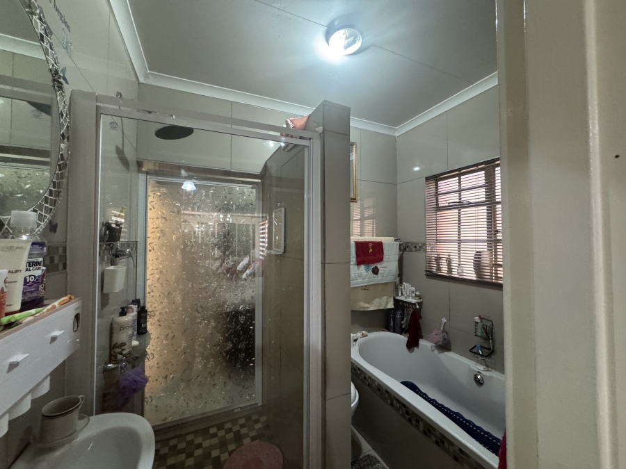 3 Bedroom Property for Sale in New Redruth Gauteng