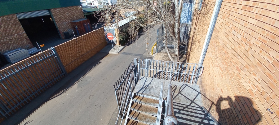 To Let commercial Property for Rent in Rooihuiskraal Gauteng