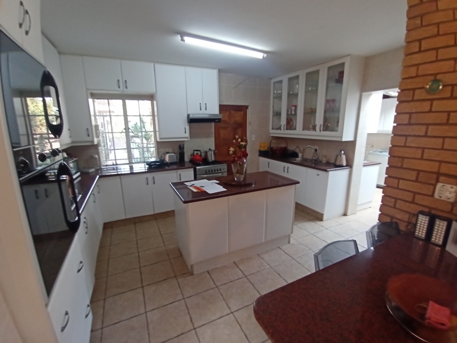 3 Bedroom Property for Sale in Mulbarton Gauteng
