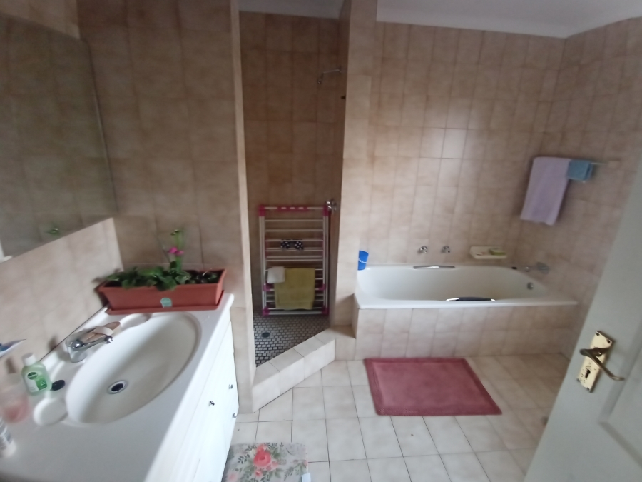 3 Bedroom Property for Sale in Mulbarton Gauteng