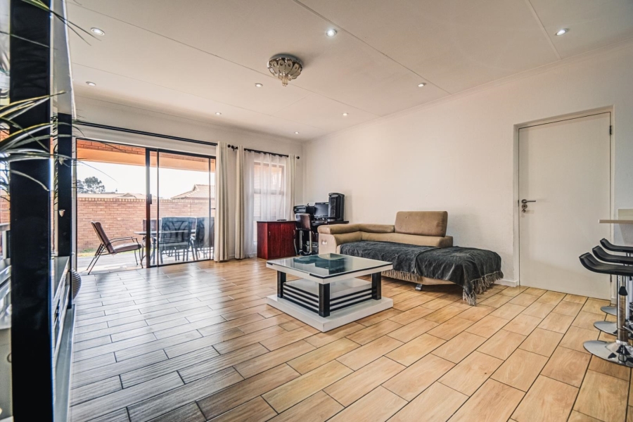 2 Bedroom Property for Sale in Helderwyk Gauteng
