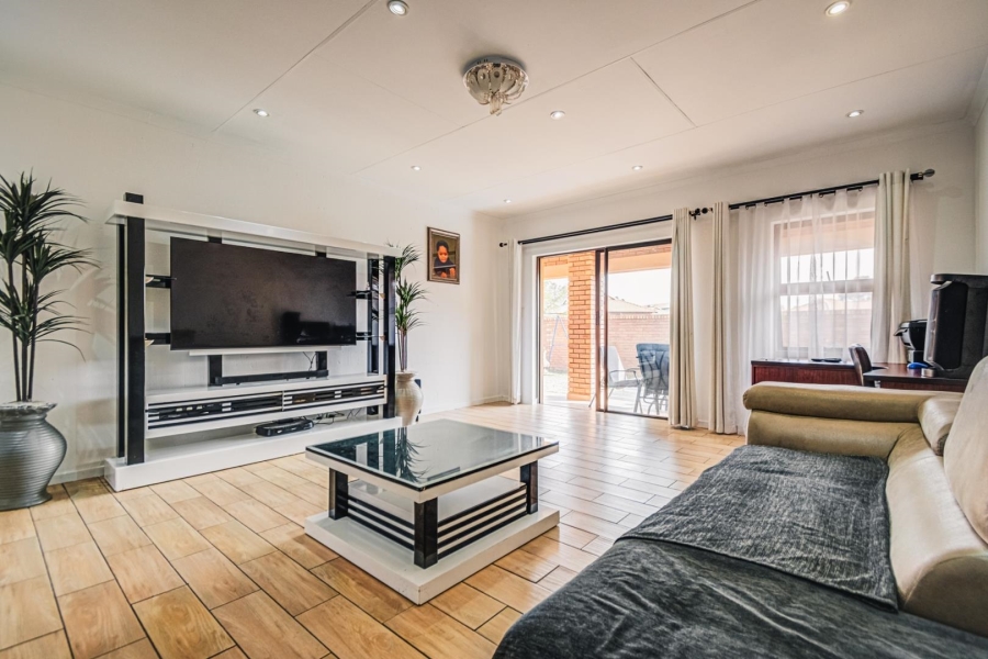 2 Bedroom Property for Sale in Helderwyk Gauteng