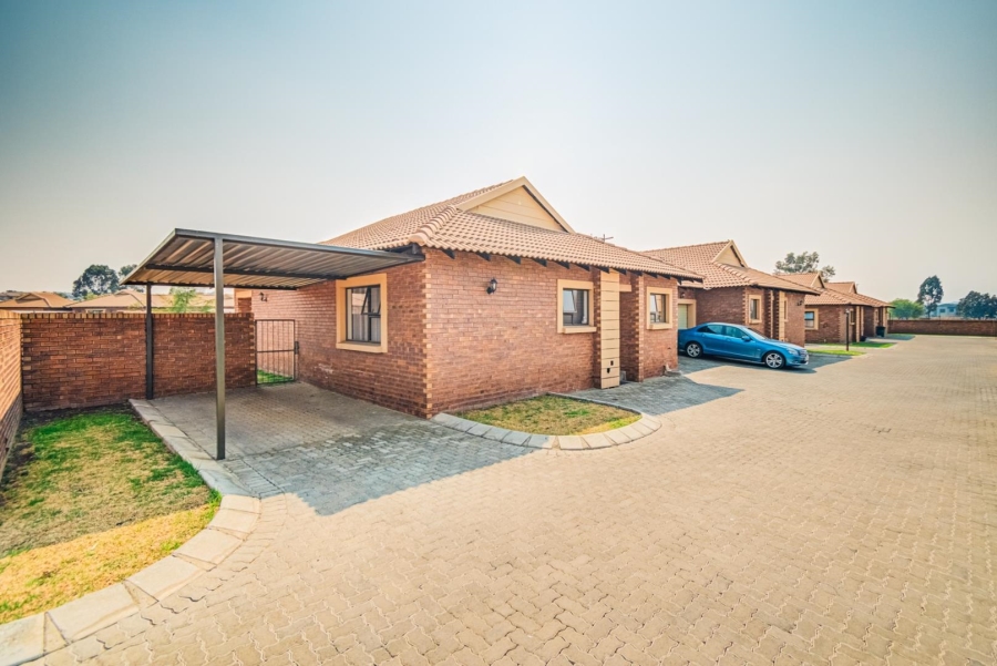 2 Bedroom Property for Sale in Helderwyk Gauteng
