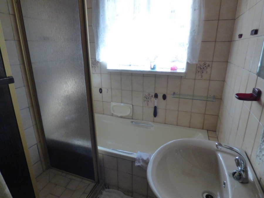 6 Bedroom Property for Sale in Airfield Gauteng