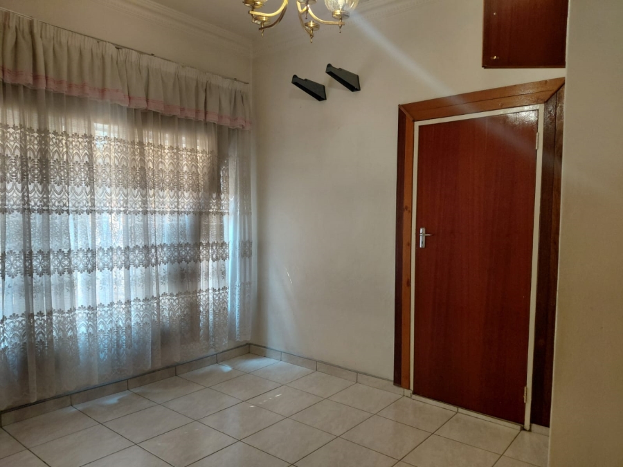 6 Bedroom Property for Sale in Actonville Gauteng