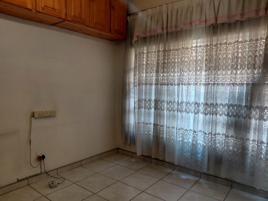 6 Bedroom Property for Sale in Actonville Gauteng