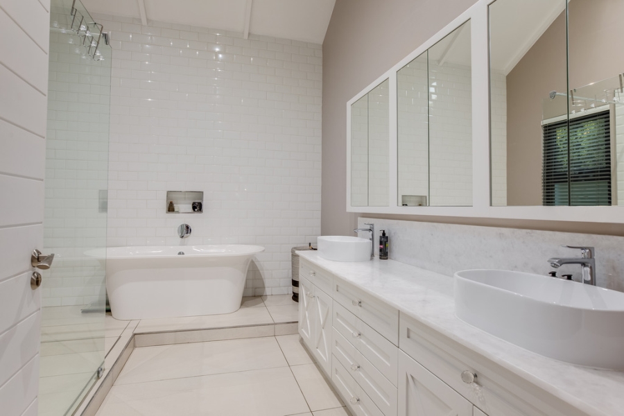5 Bedroom Property for Sale in Waterfall Country Estate Gauteng