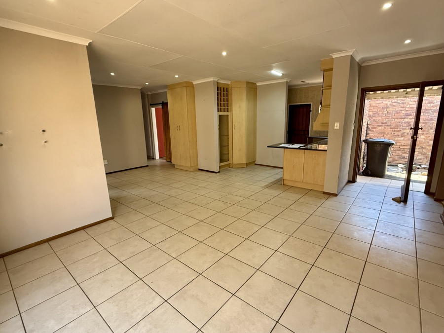 3 Bedroom Property for Sale in Honeydew Manor Gauteng