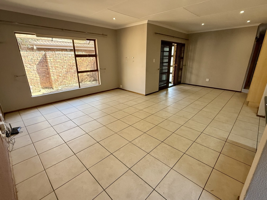 3 Bedroom Property for Sale in Honeydew Manor Gauteng