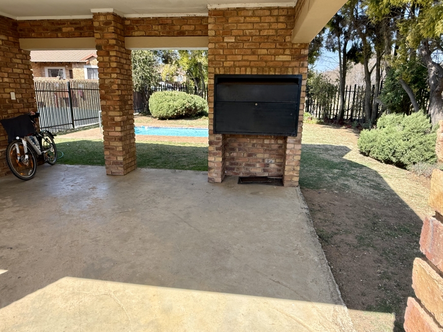 3 Bedroom Property for Sale in Honeydew Manor Gauteng
