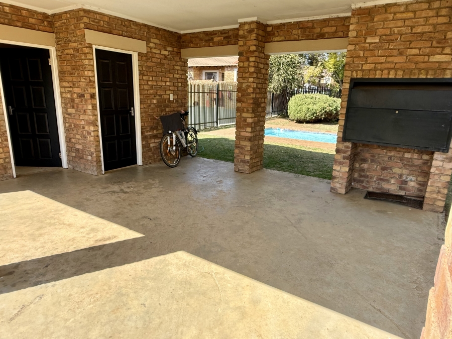 3 Bedroom Property for Sale in Honeydew Manor Gauteng