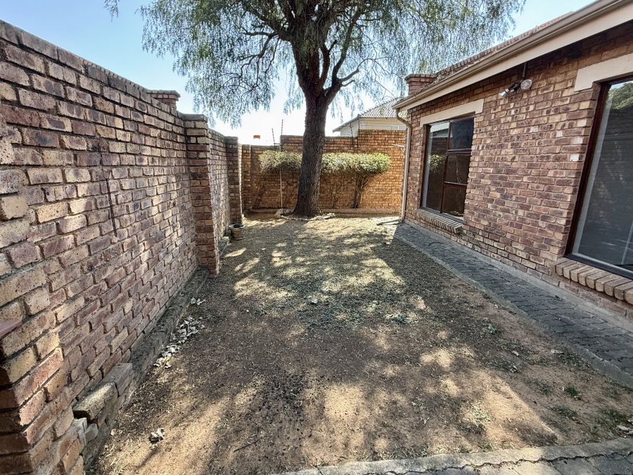 3 Bedroom Property for Sale in Honeydew Manor Gauteng