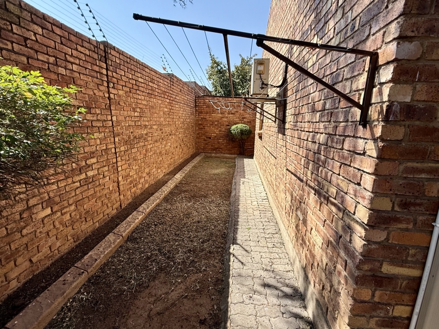 3 Bedroom Property for Sale in Honeydew Manor Gauteng