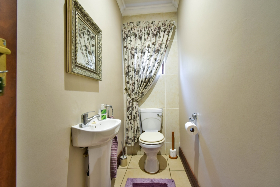 4 Bedroom Property for Sale in Midfield Estate Gauteng