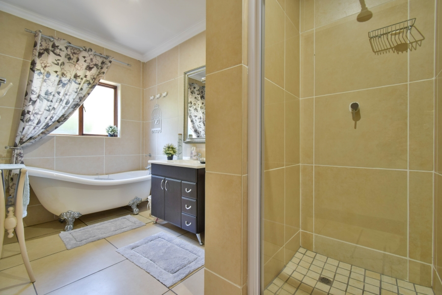 4 Bedroom Property for Sale in Midfield Estate Gauteng