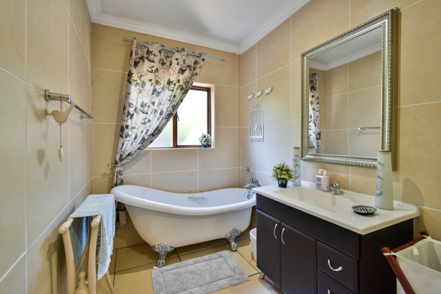 4 Bedroom Property for Sale in Midfield Estate Gauteng