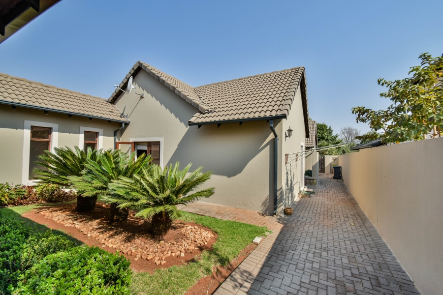 4 Bedroom Property for Sale in Midfield Estate Gauteng
