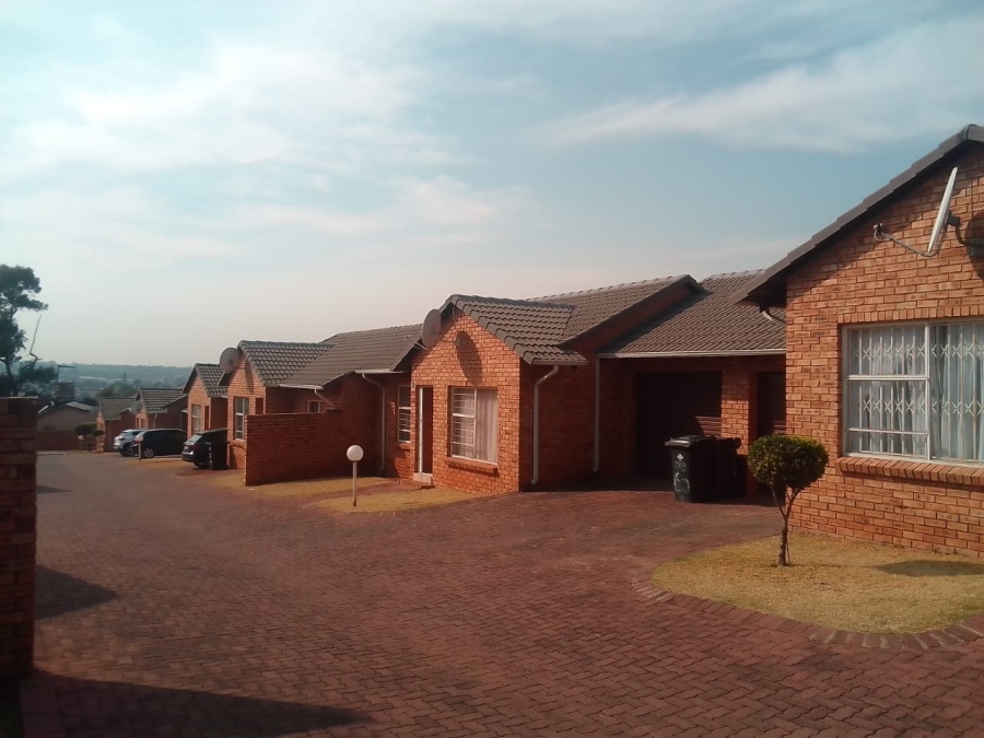 2 Bedroom Property for Sale in Groblerpark Gauteng