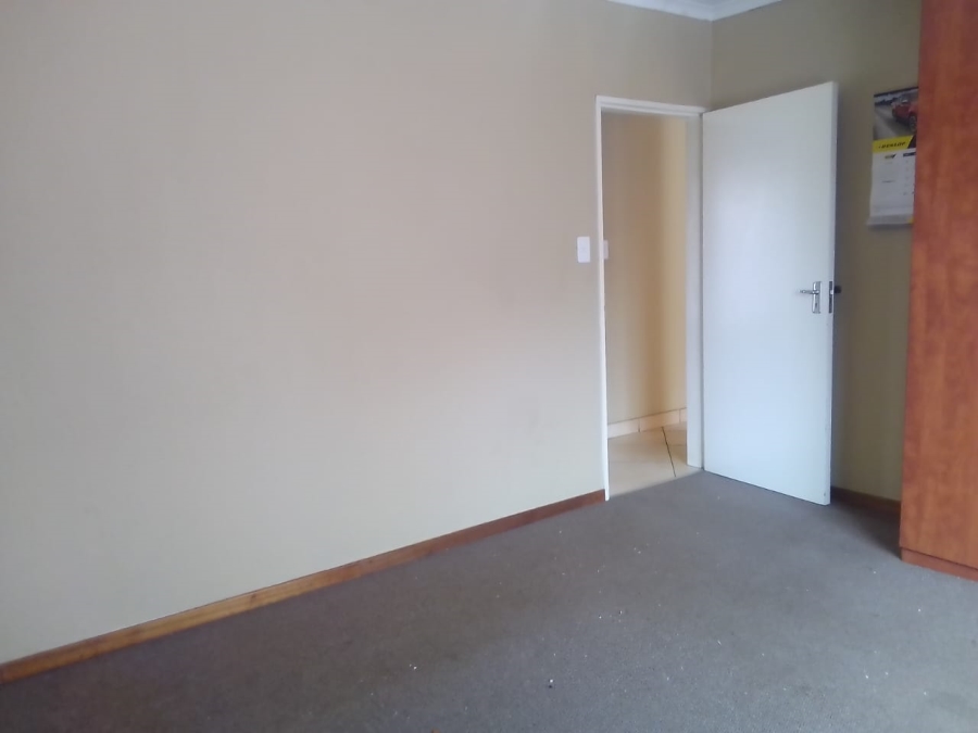 2 Bedroom Property for Sale in Groblerpark Gauteng