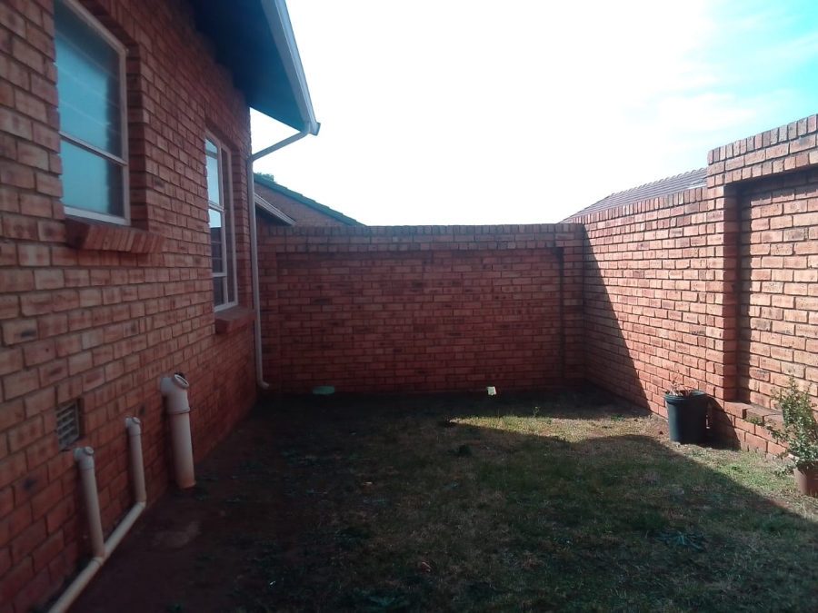 2 Bedroom Property for Sale in Groblerpark Gauteng