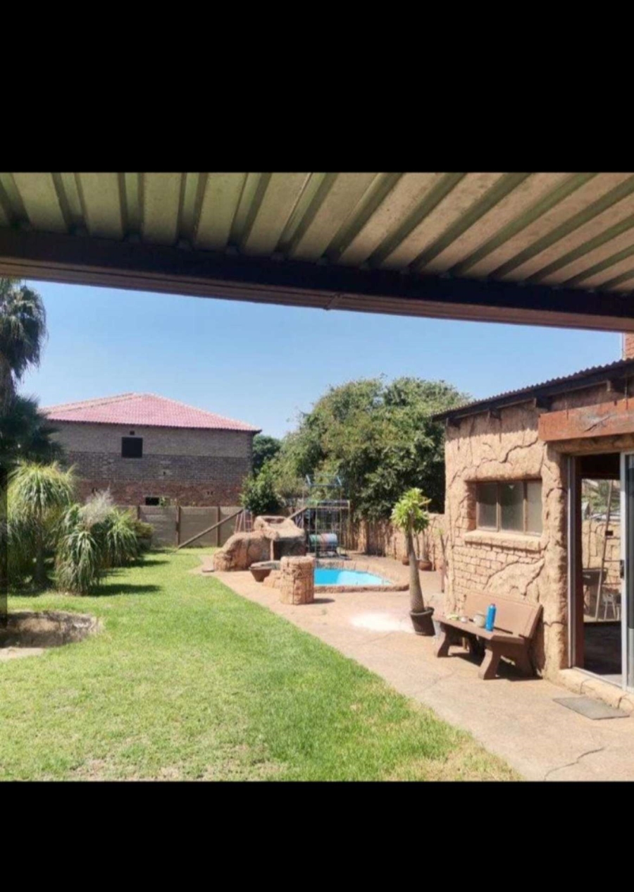 4 Bedroom Property for Sale in Pretoria Gardens Gauteng