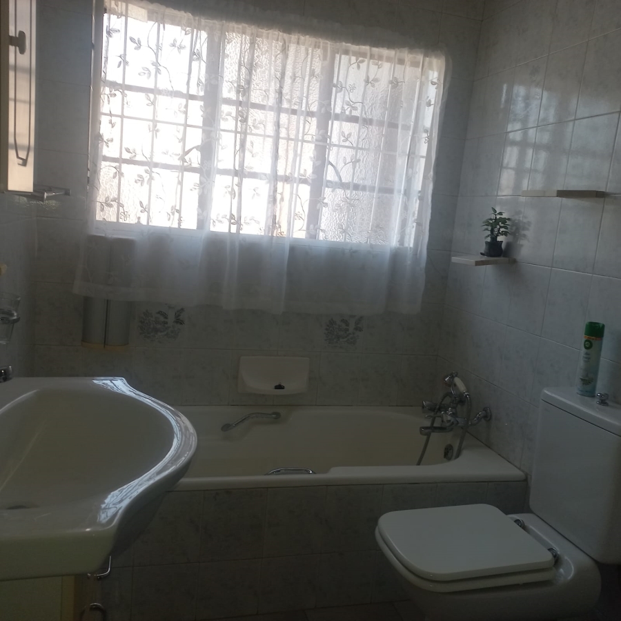 4 Bedroom Property for Sale in Sydenham Gauteng