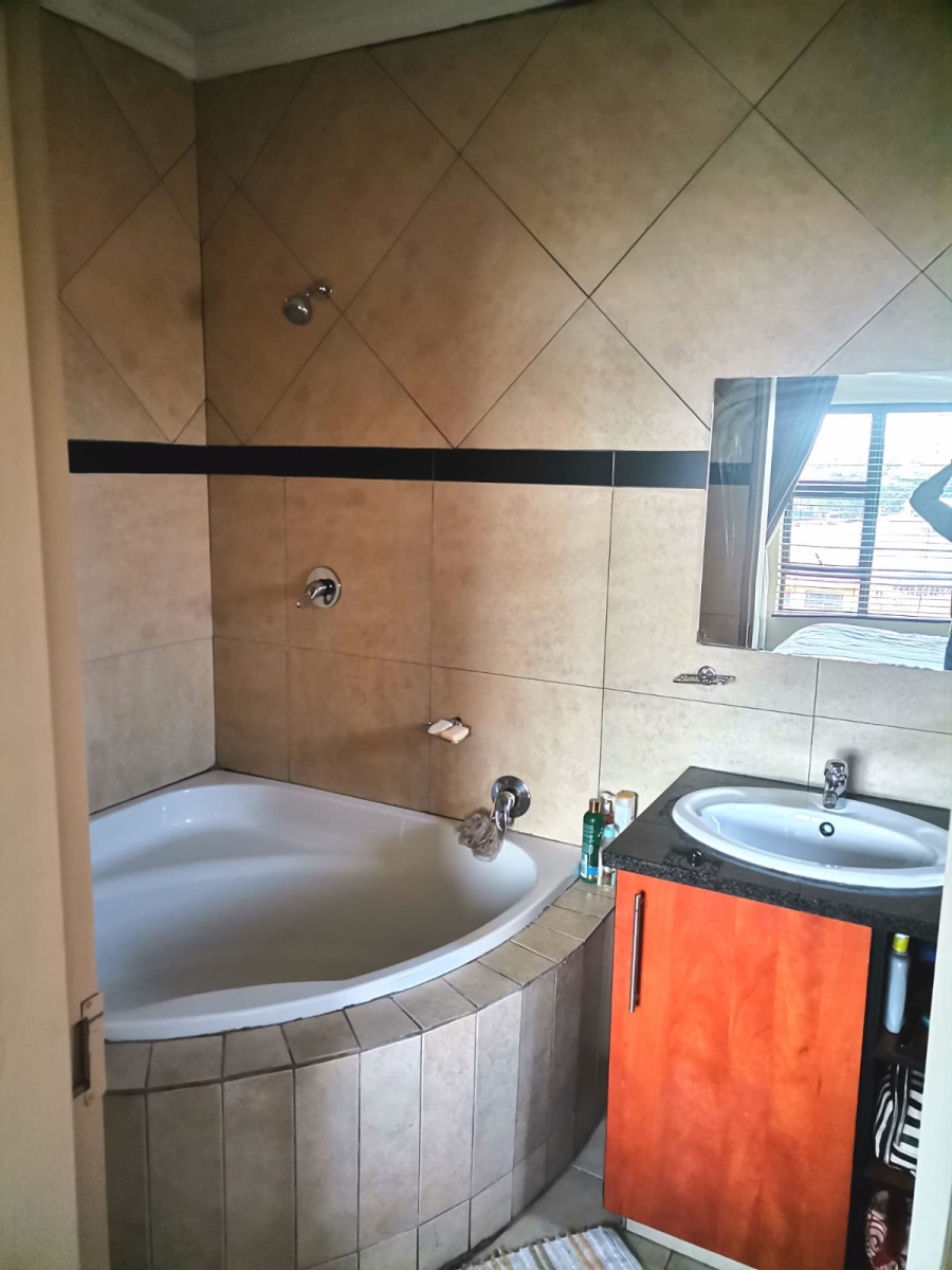 2 Bedroom Property for Sale in Eastleigh Ridge Gauteng