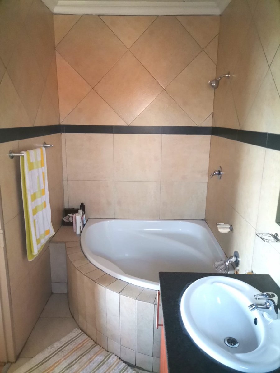 2 Bedroom Property for Sale in Eastleigh Ridge Gauteng