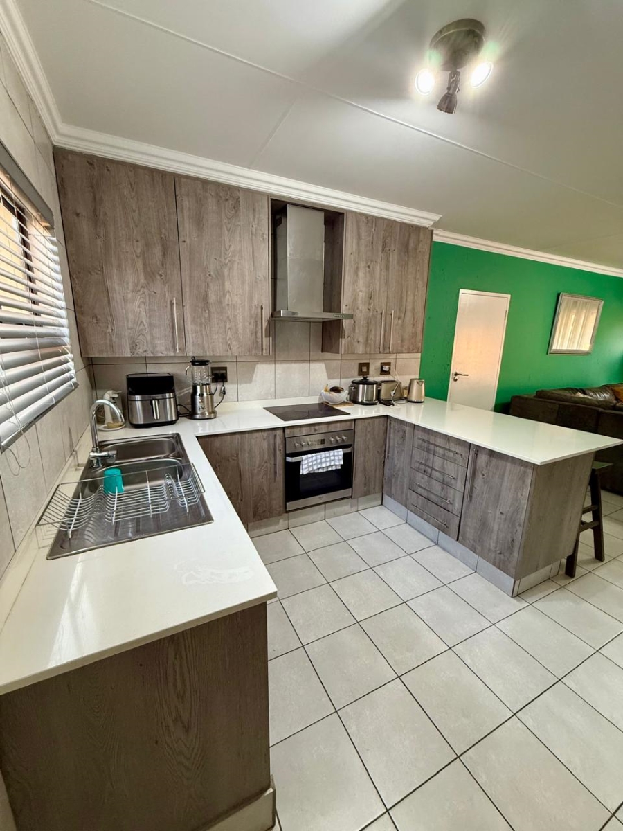 2 Bedroom Property for Sale in Helderwyk Gauteng