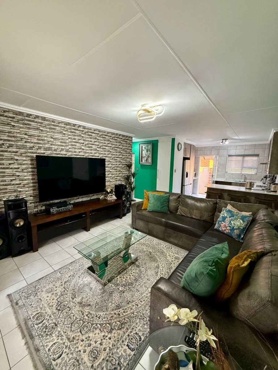 2 Bedroom Property for Sale in Helderwyk Gauteng