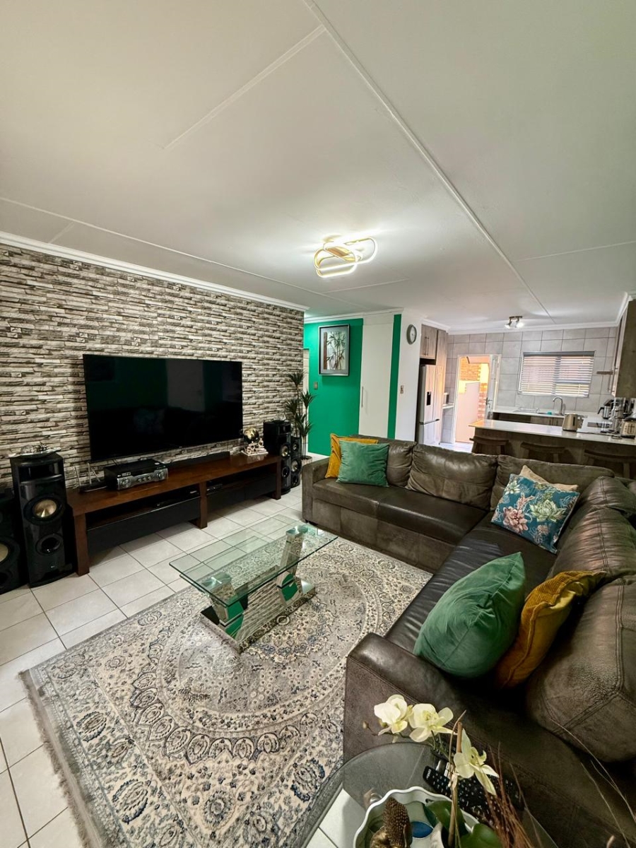 2 Bedroom Property for Sale in Helderwyk Gauteng