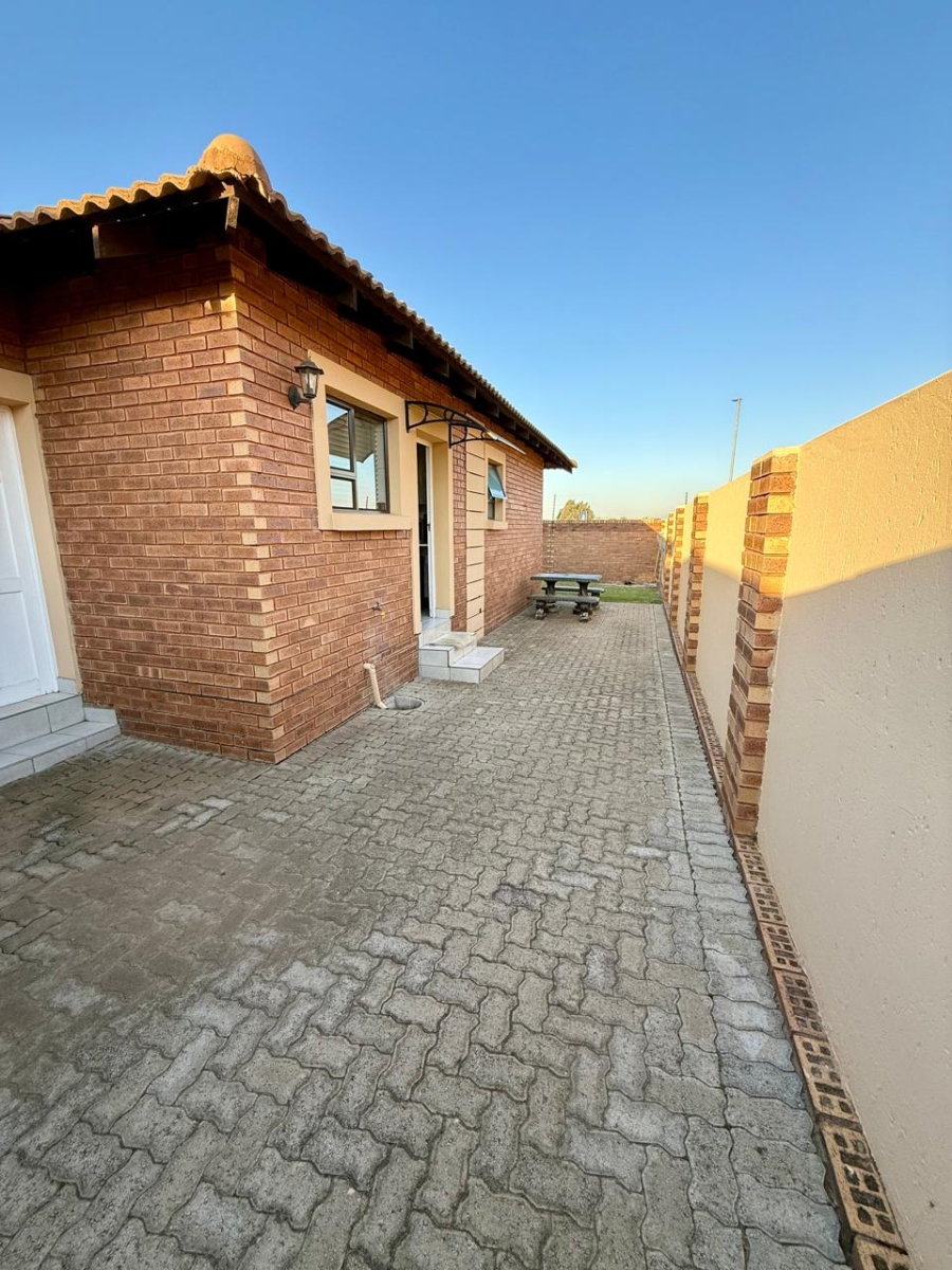 2 Bedroom Property for Sale in Helderwyk Gauteng