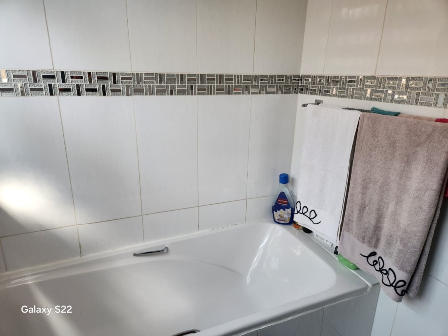 2 Bedroom Property for Sale in Geluksdal Ext 2 Gauteng
