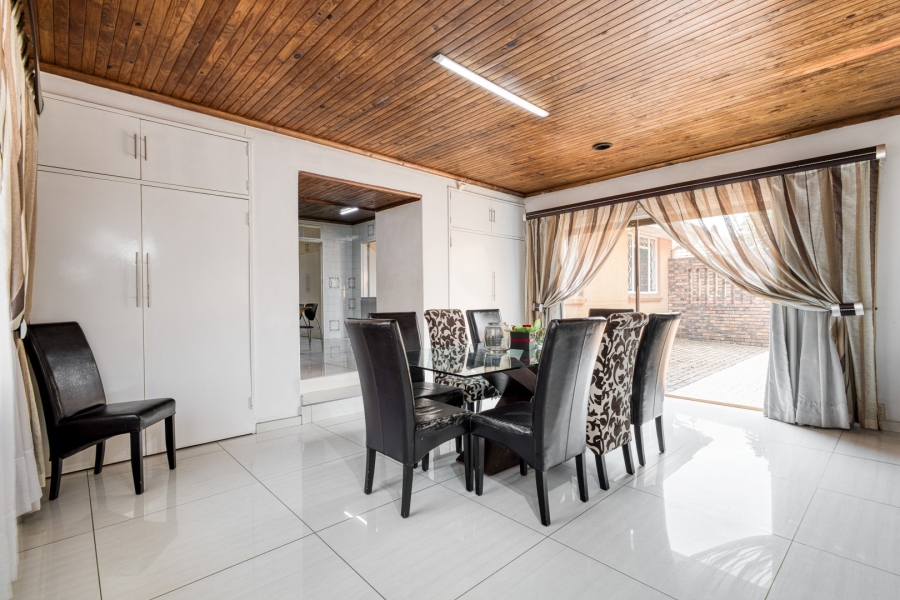 4 Bedroom Property for Sale in Linden Gauteng