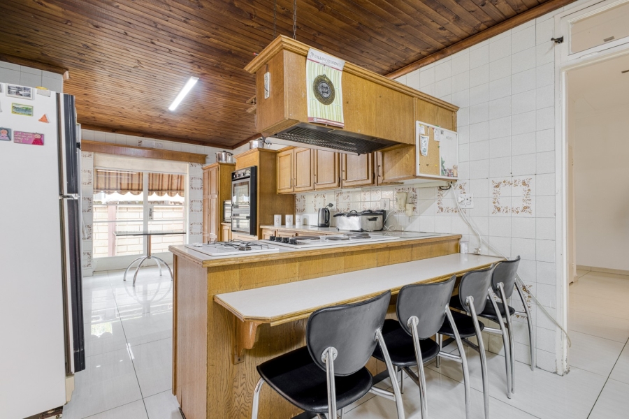 4 Bedroom Property for Sale in Linden Gauteng