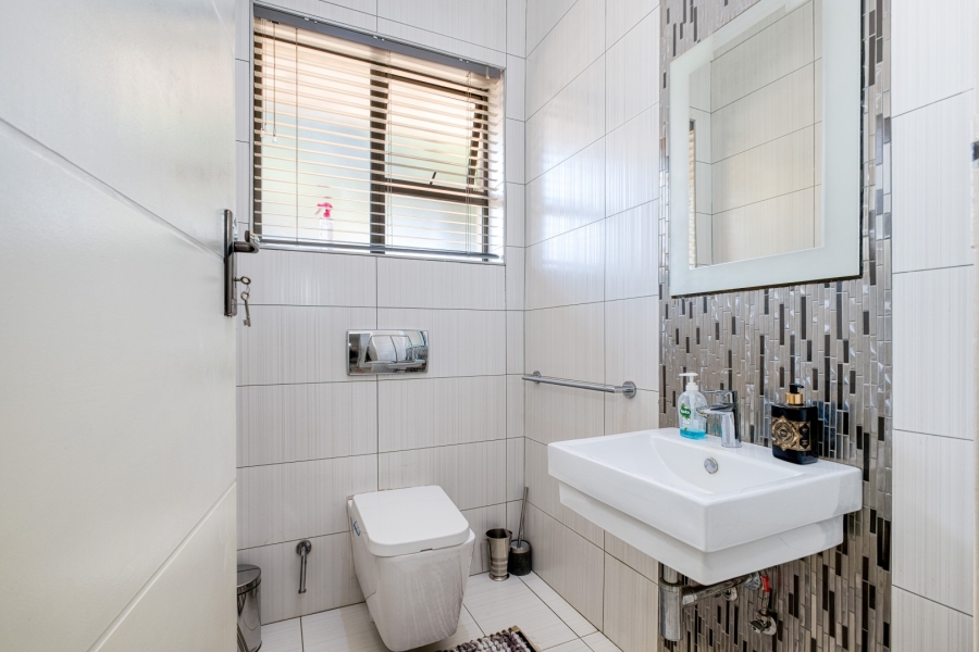 4 Bedroom Property for Sale in Linden Gauteng