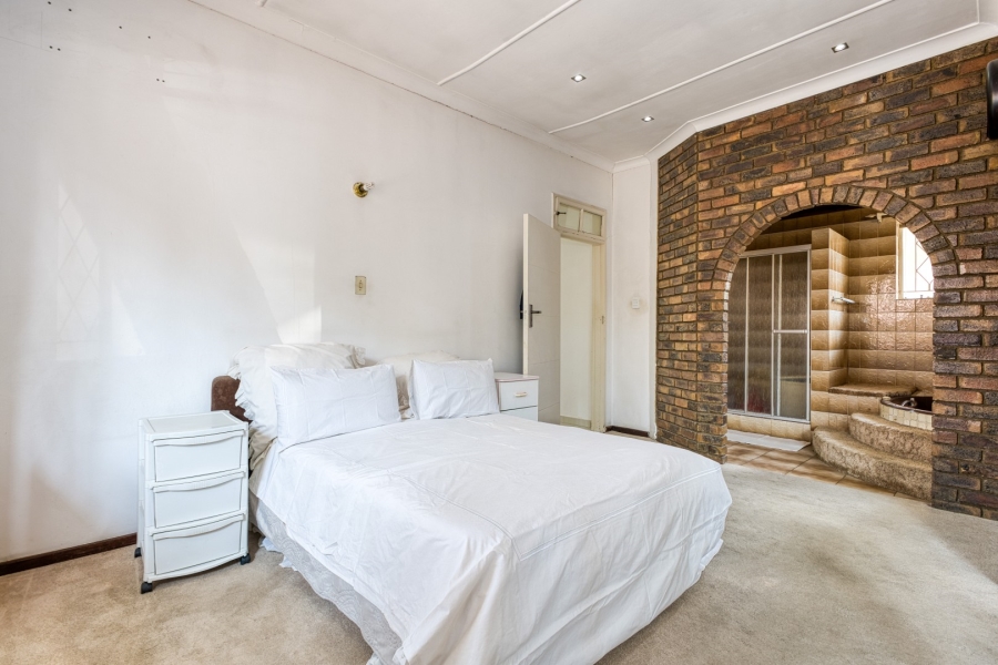 4 Bedroom Property for Sale in Linden Gauteng