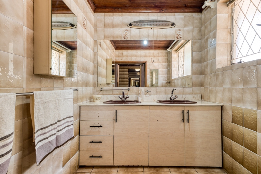 4 Bedroom Property for Sale in Linden Gauteng