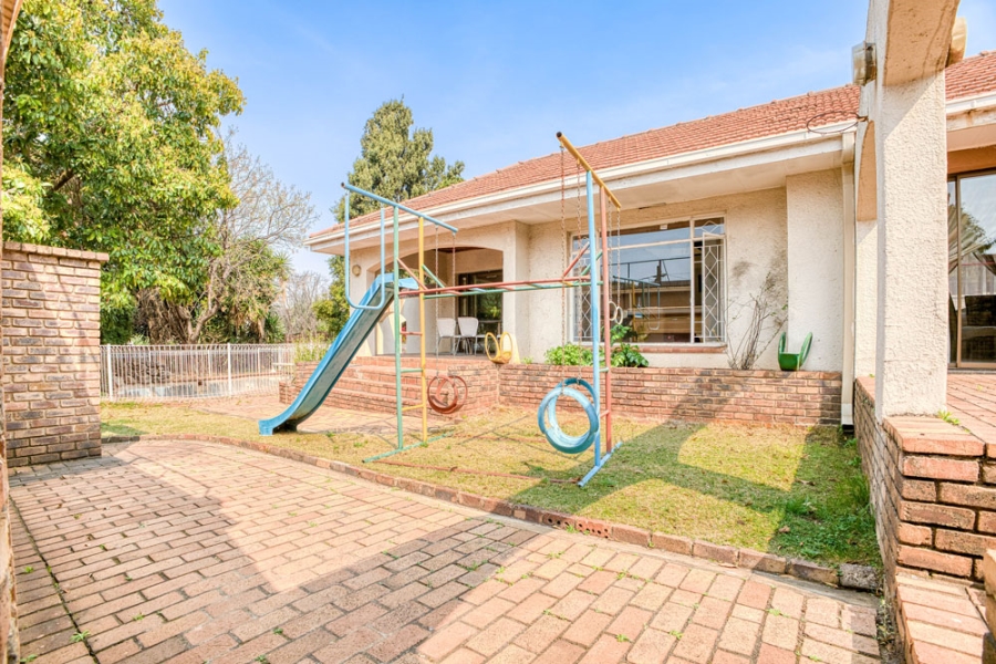 4 Bedroom Property for Sale in Linden Gauteng