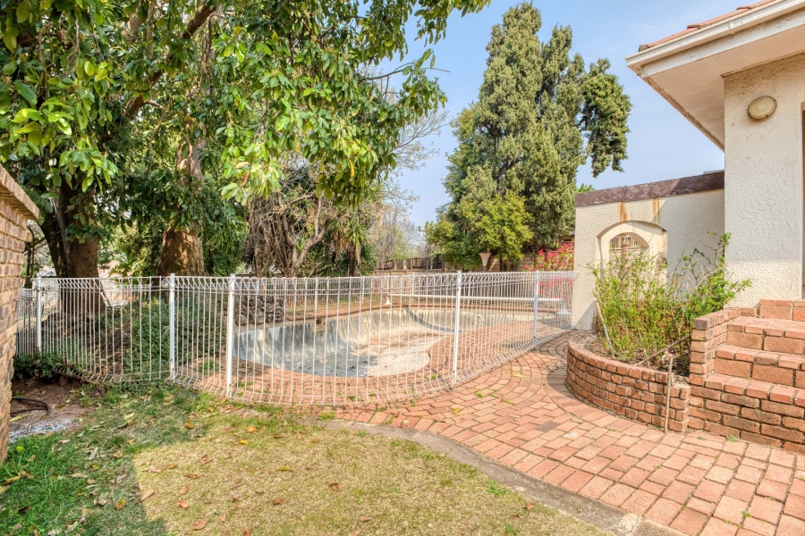 4 Bedroom Property for Sale in Linden Gauteng