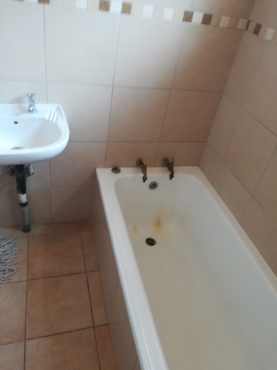 5 Bedroom Property for Sale in Orange Grove Gauteng