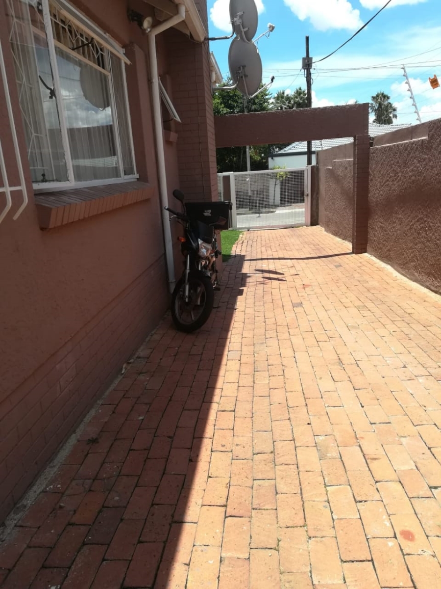 5 Bedroom Property for Sale in Orange Grove Gauteng
