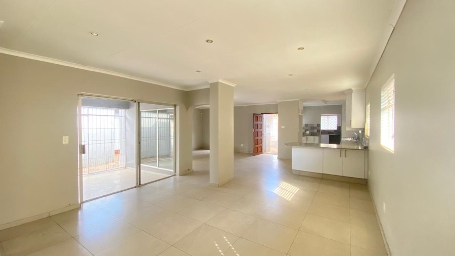 3 Bedroom Property for Sale in Faerie Glen Gauteng