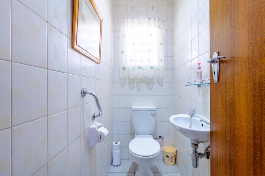2 Bedroom Property for Sale in Helderkruin Gauteng